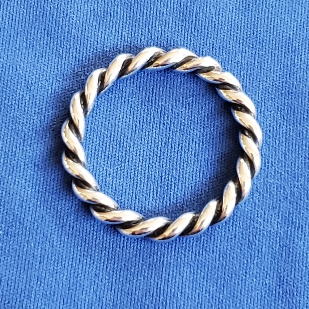 "Twist Swirling Band" Ring